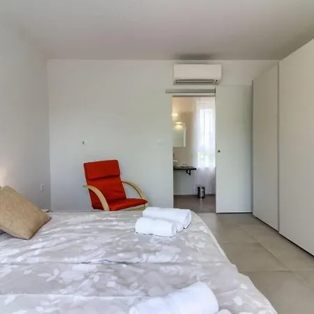Flavia With Private Pool, Close To The Beach Medulin