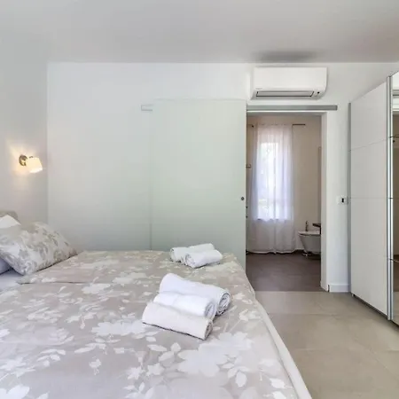 Flavia With Private Pool, Close To The Beach