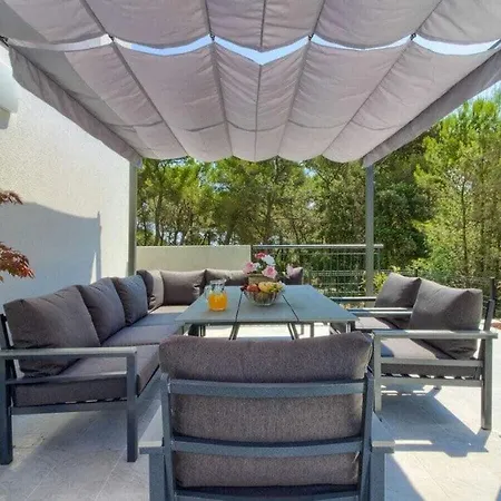 Flavia With Private Pool, Close To The Beach