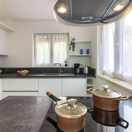Flavia With Private Pool, Close To The Beach Villa
