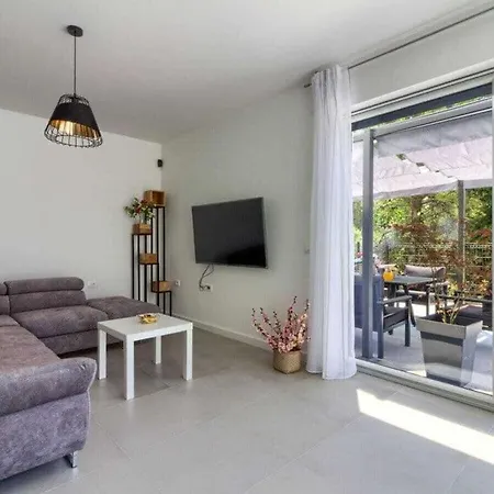 Flavia With Private Pool, Close To The Beach * Medulin