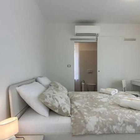 Flavia With Private Pool, Close To The Beach