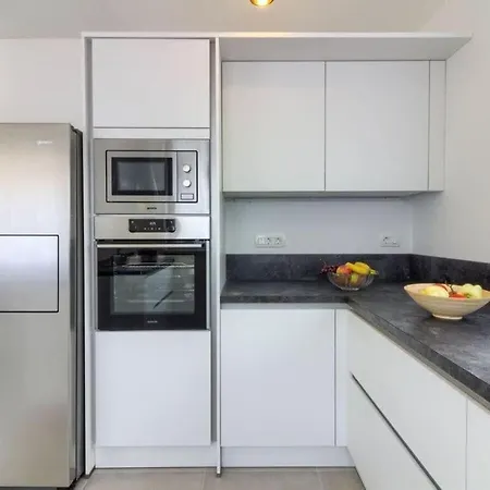 Flavia With Private Pool, Close To The Beach Medulin
