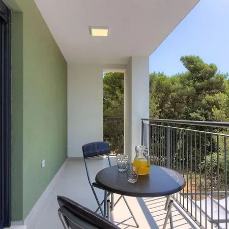 Flavia With Private Pool, Close To The Beach * Medulin