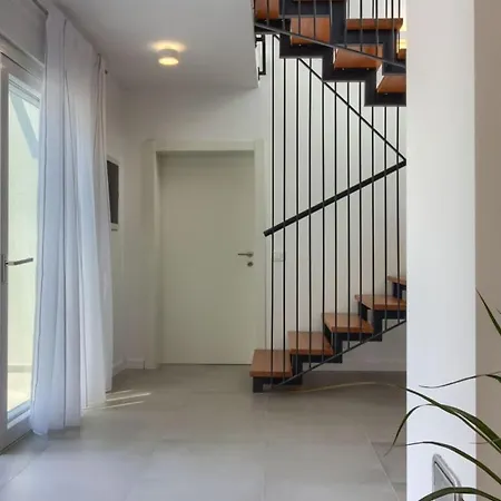 Flavia With Private Pool, Close To The Beach *