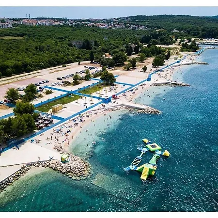 Flavia With Private Pool, Close To The Beach Medulin