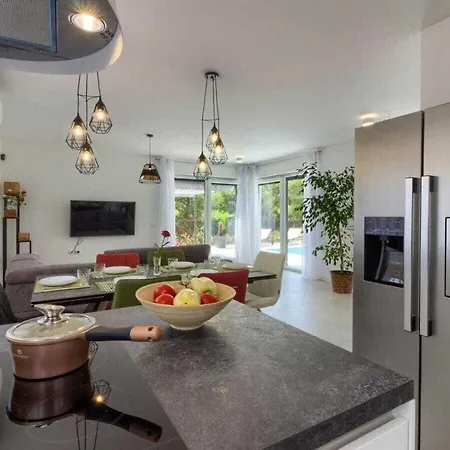 Flavia With Private Pool, Close To The Beach Villa