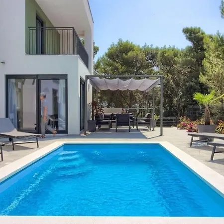Villa Flavia With Private Pool, Close To The Beach *